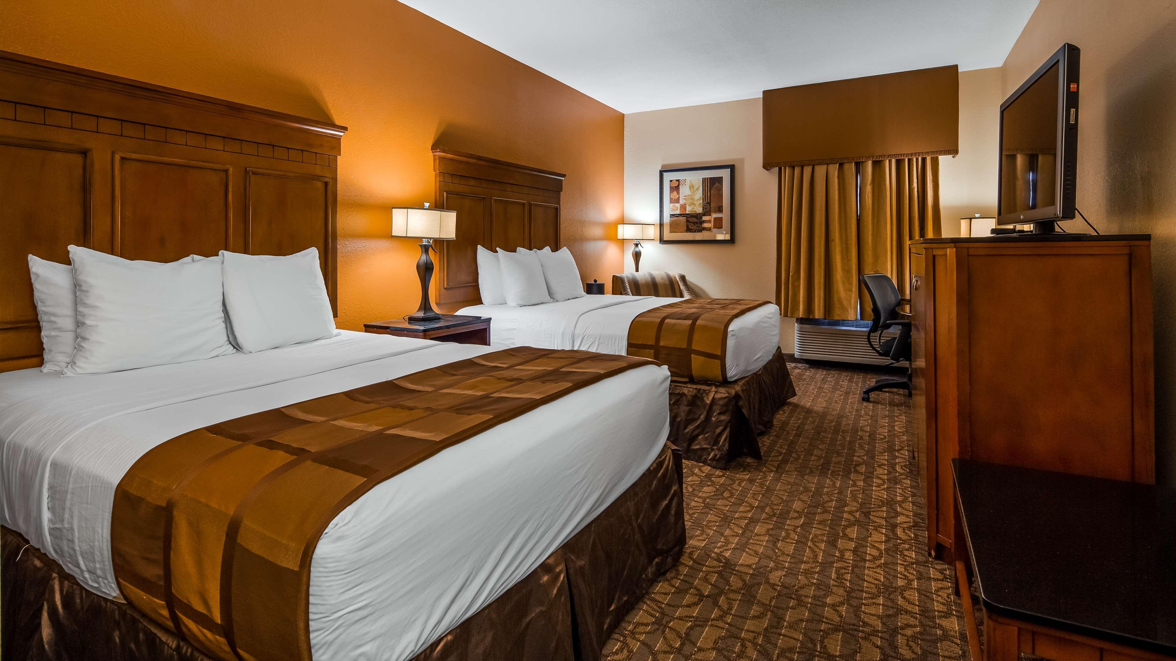 Best Western Plus Midwest Inn & Suites Salina Exterior photo