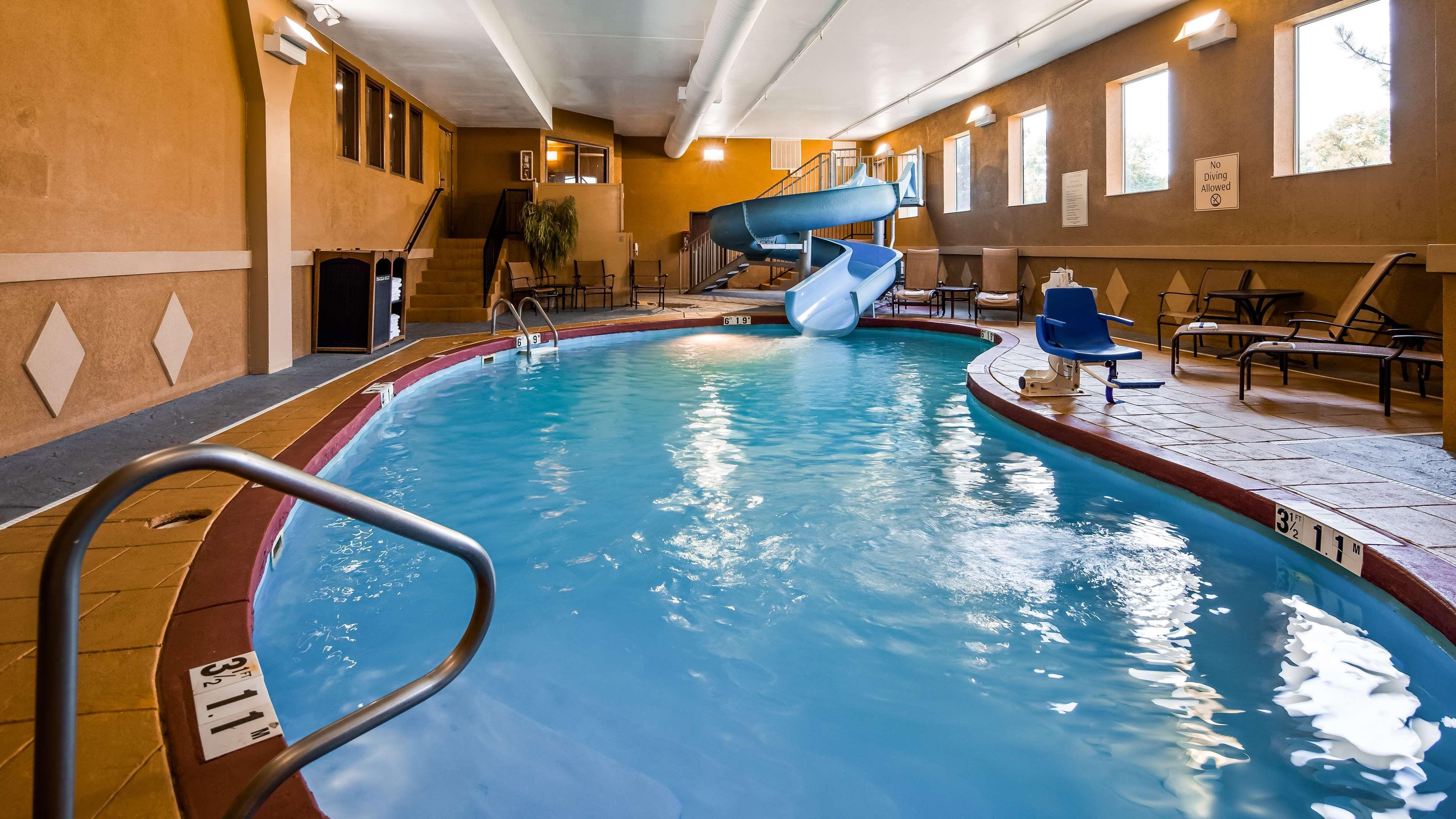 Best Western Plus Midwest Inn & Suites Salina Exterior photo