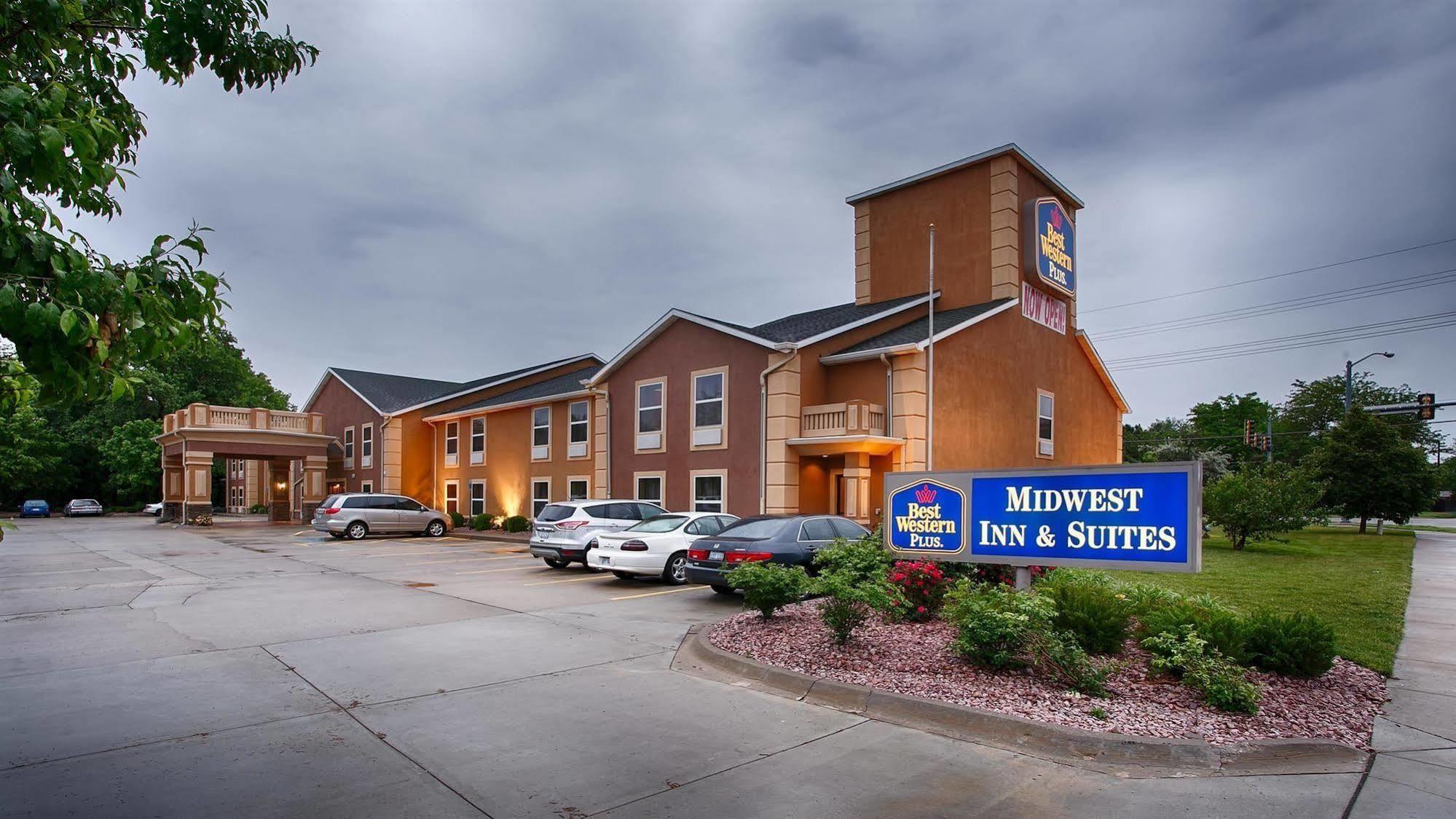 Best Western Plus Midwest Inn & Suites Salina Exterior photo