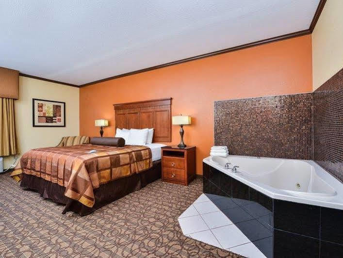 Best Western Plus Midwest Inn & Suites Salina Exterior photo