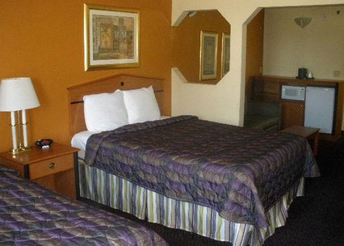 Best Western Plus Midwest Inn & Suites Salina Room photo